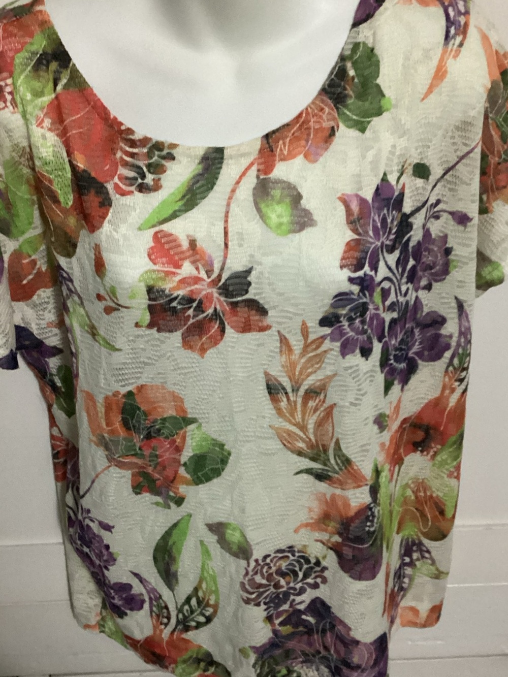 Floral Scoop Neck Women's Top in White with Orange & Purple Print size 1X